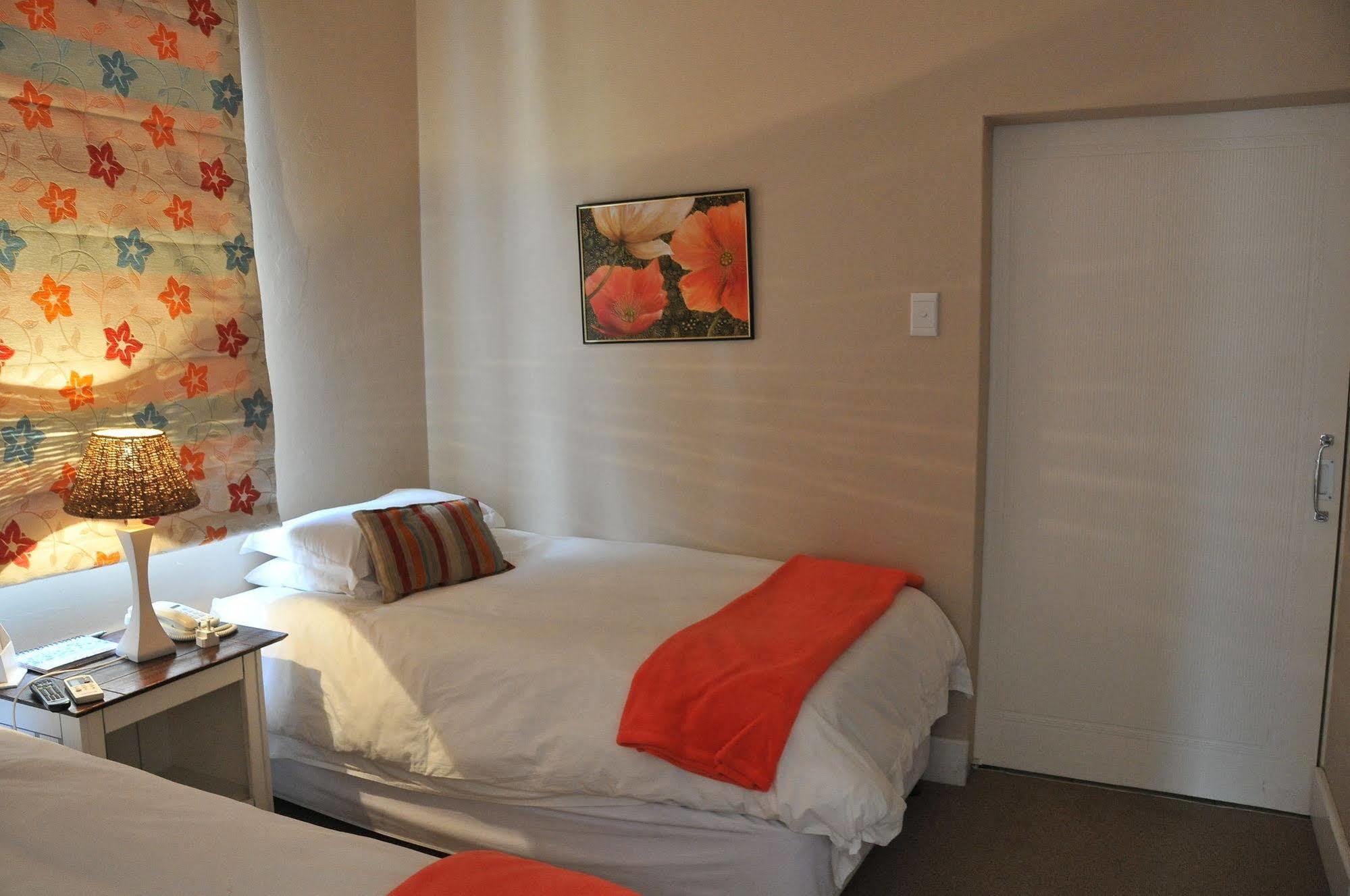A&A Guesthouse Port Elizabeth Exteriör bild